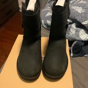UGG Black Bailey Button Size 8 Women's